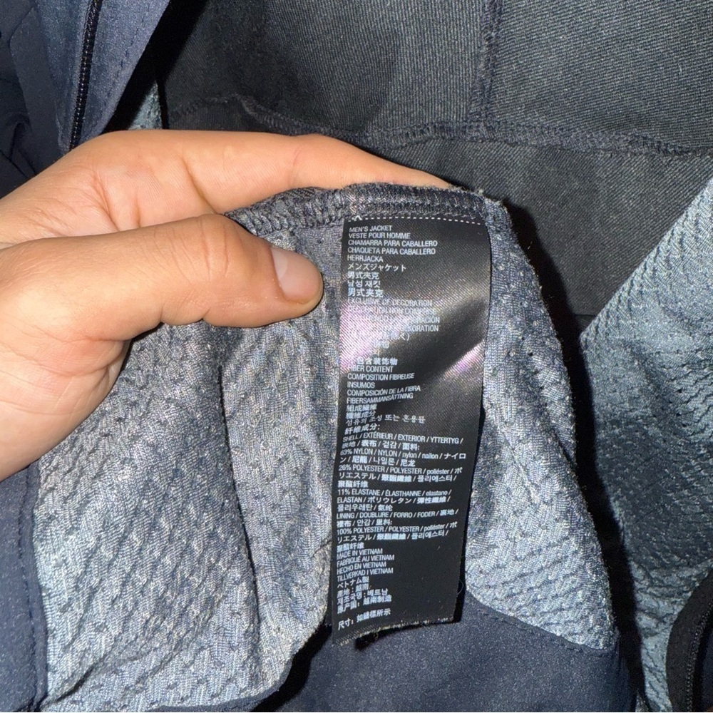 Kirkland Signature Men's Dark Blue Windbreaker - Picture 6 of 10
